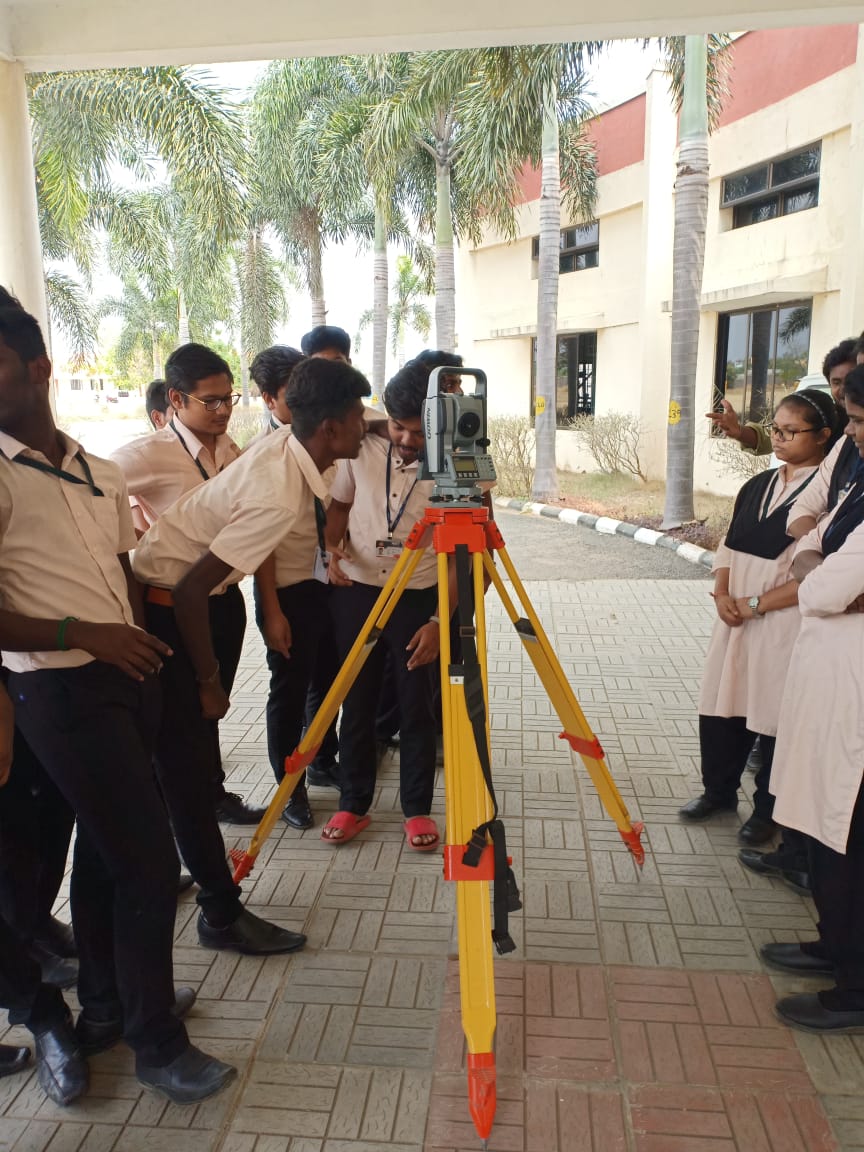 Civil students attended Total soln. demo class